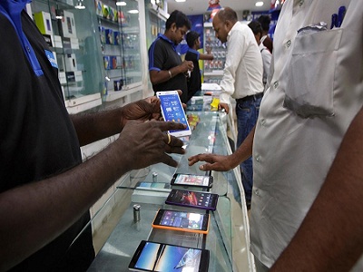 Mobile phone launches in India leapfrogs to 85 percent in 2015