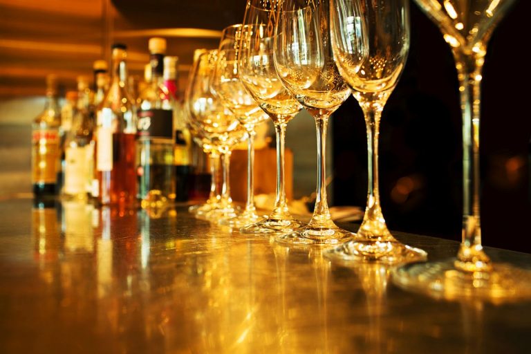 Serving of liquor started in hotels, clubs by Government of Delhi