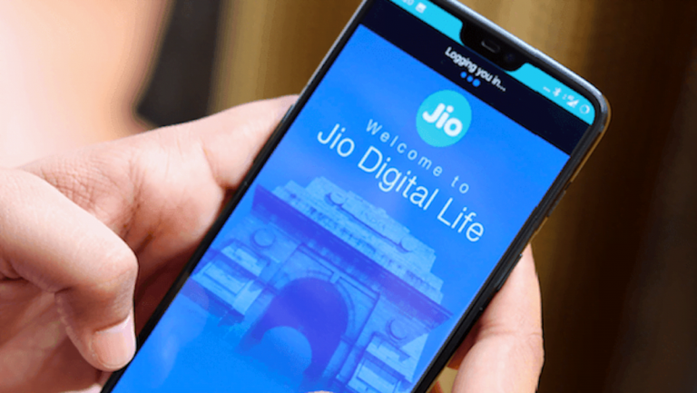 Reliance Jio in partnership with AeroMobile launches in-flight mobile service