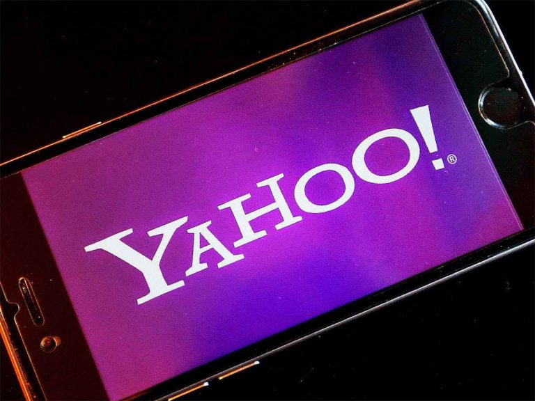 Yahoo targets customers with budget smartphones