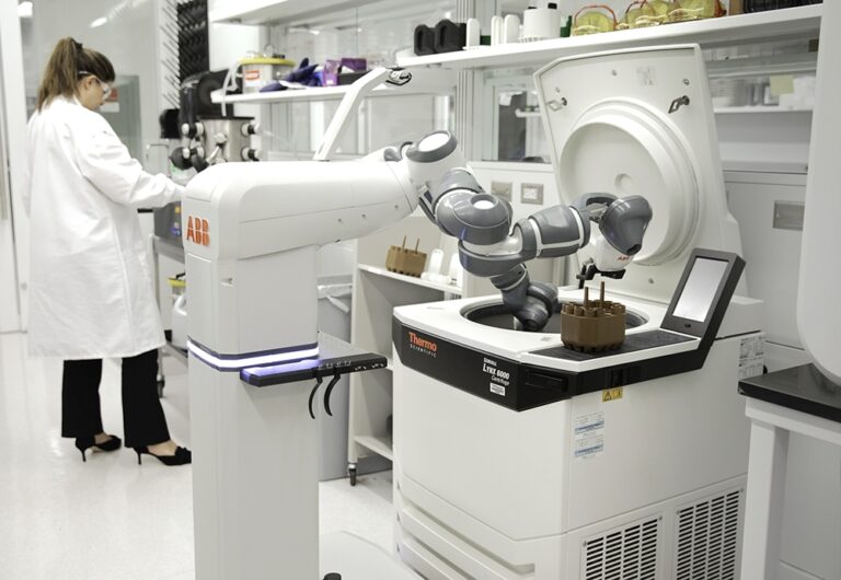 Demand for Laboratory Robots to shoot up by 2025