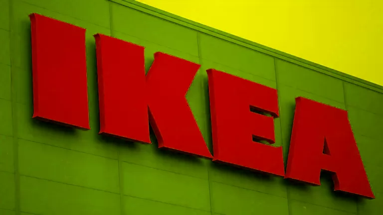 IKEA encourages the buyer to its loyalty program