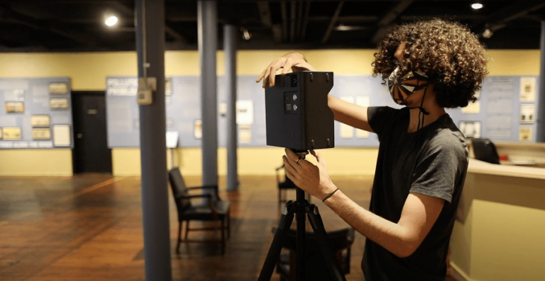 Ariel Abonizio ’20 Creates Virtual-Reality Tours For Museum L-A