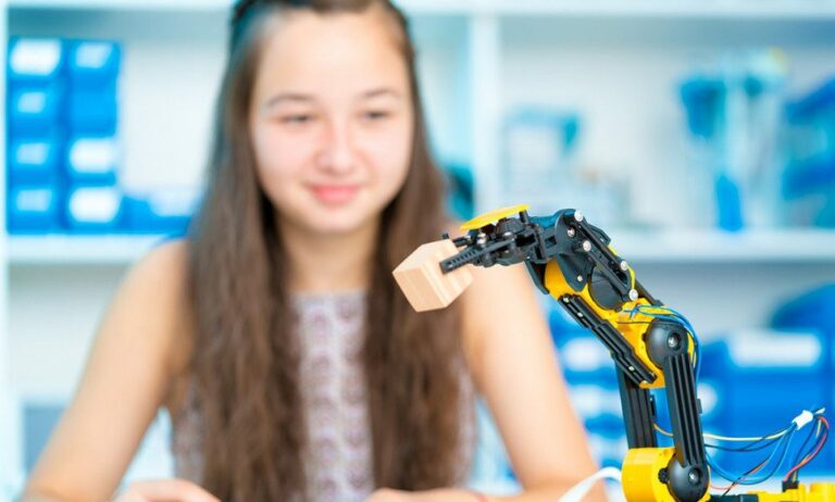 Want to become a Robotics Programmer? Here is All You need to know.