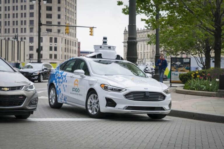 MIT Task Force Predicts, Fully-Autonomous Cars Are Still 10 Years Away