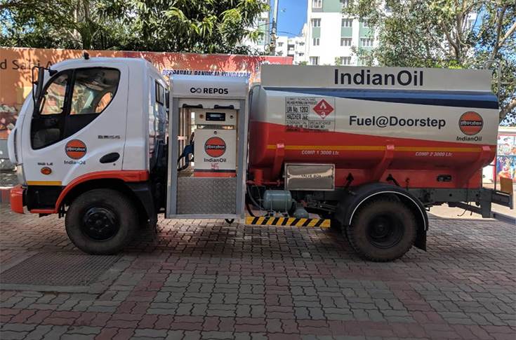 Filling fuel tank via phone: delivery at doorstep