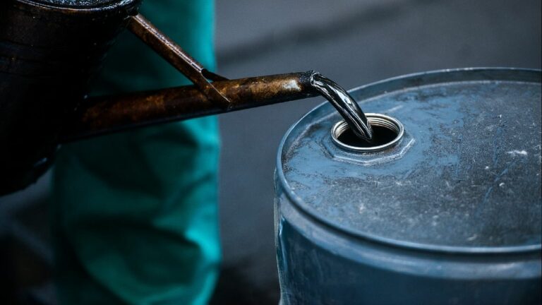 The resurgence of international crude oil prices needs close attention.