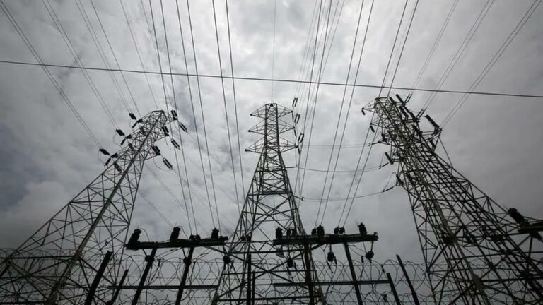 Tata Power rose 74 percent to Rs 552 crore in the December quarter