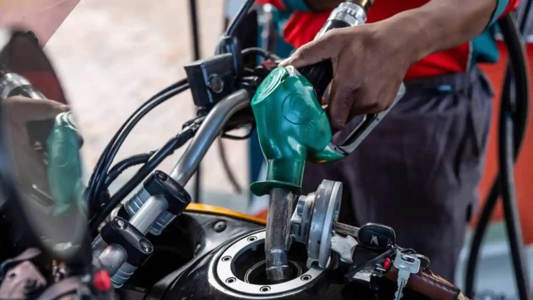 Petrol pumps across 24 states announce no purchase  fuel from OMC.