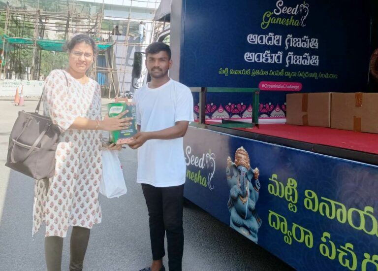 Freedom Healthy Cooking Oils distributes Seed Ganesha Murthi for an eco-friendly festival