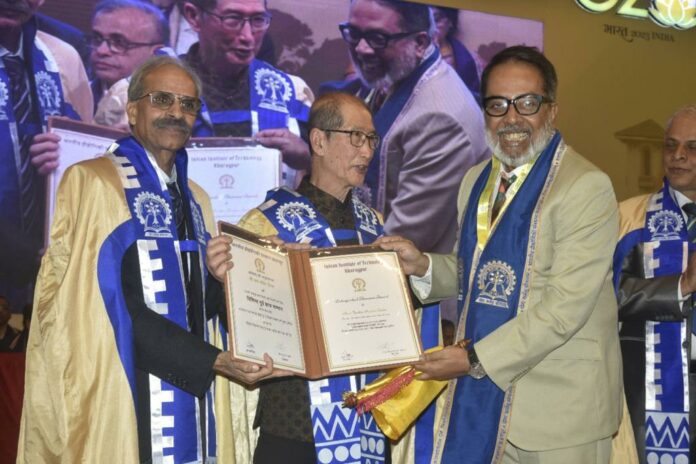 Partha Sinha wins the Distinguished Alumnus Award at IIT Kharagpur