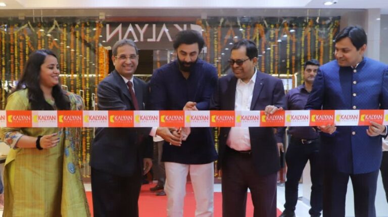 Ranbir Kapoor inaugurates Kalyan Jewellers’ new showroom