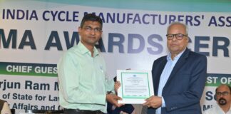 Shri K. K. Paul, Managing Director, TI Clean Mobility with Lifetime Award