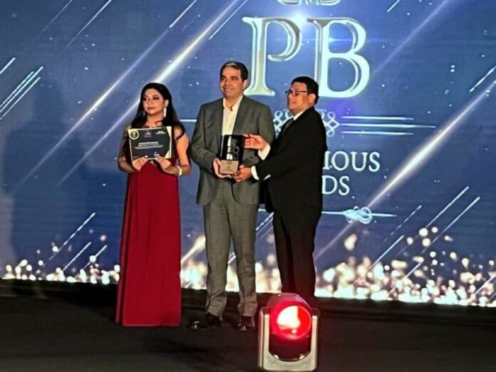 Akshya Chhhabra, MD, One Point One Solutions receiving Prestigious Brand Award