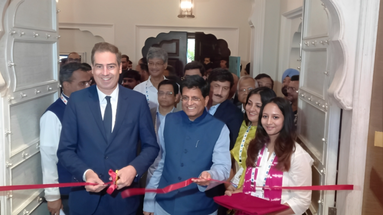 Hon’ble Union Minister Mr. Piyush Goyal and French Foreign Trade Minister Mr. Olivier Becht Jointly Inaugurate “NAVARATAN” Exhibition