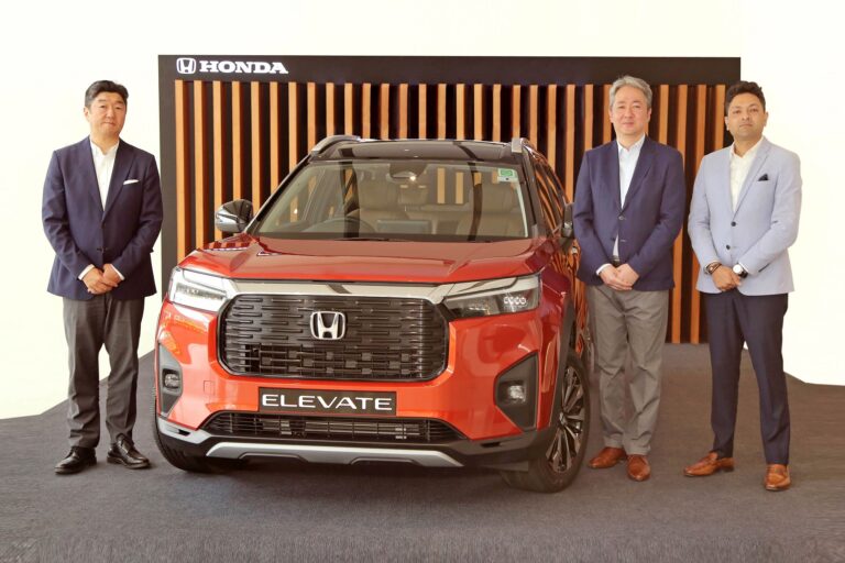 HCIL Management at the launch of Honda ELEVATE