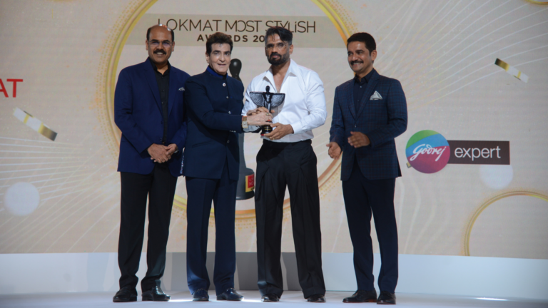 Suniel Shetty winning Most Stylish Timeless Icon Award