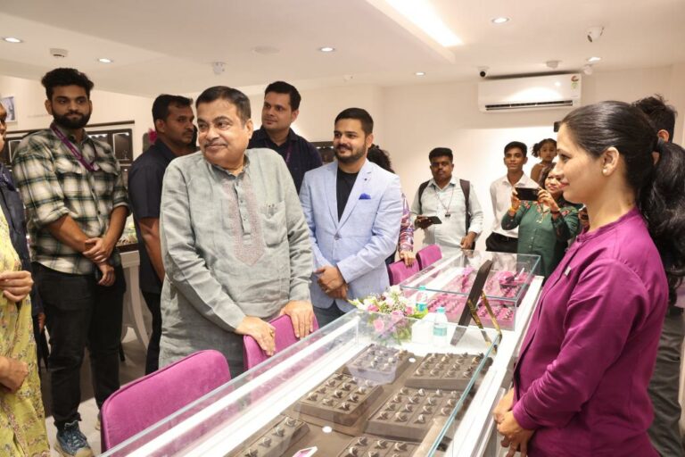 1. CaratLane Nagpur Store Launch