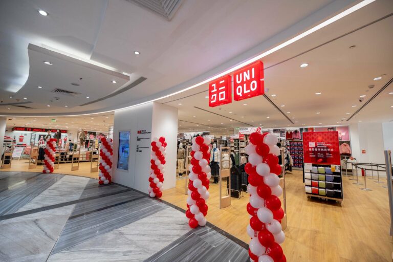A store featuring UNIQLO’s full range, with a design capturing the essence of Mumbai
