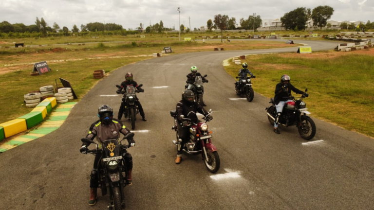 Feel The Rush! Jawa Yezdi Motorcycles Kommuniti Street Rush Thrills Bengaluru