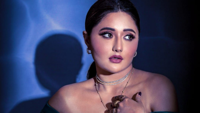 Watch: Rashami Desai oozes grace and oomph quotient effortlessly like a pro, stuns everyone with her jaw-dropping lipstick shades