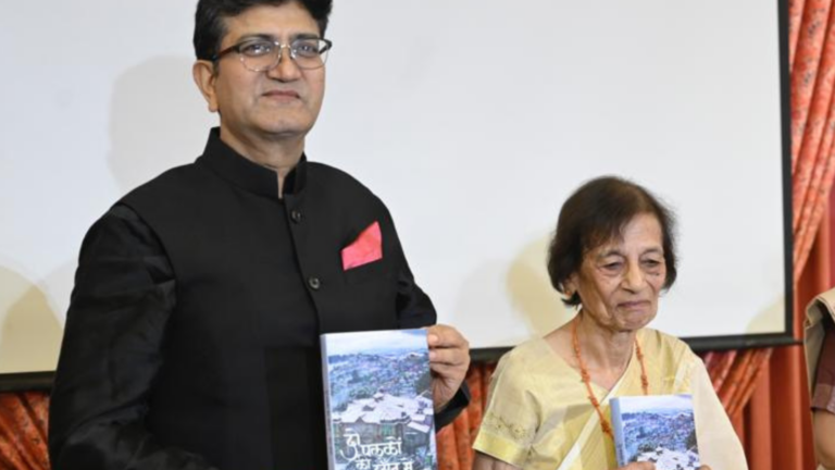 Prasoon Joshi launches Dr Hema Joshi’s book ‘Do Palkon Ki Chhavn Main’
