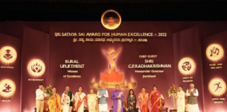 Honourable Governor of Jharkhand, Sri C P Radhakrishnan confers Sri Sathya Sai Award for Human Excellence on seven women achievers for their contribution towards rural upliftment