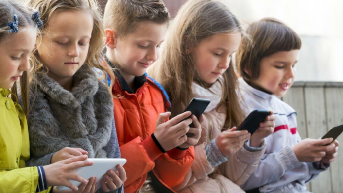 Smartphone Overuse Strains Parent-Child Bonds: 93% Parents feel guilty about their relationships with their children and attribute it to excessive smartphone usage, says vivo Switch Off Research study