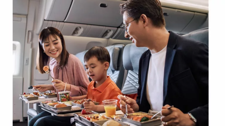 SINGAPORE AIRLINES ENHANCES PREMIUM ECONOMY CLASS IN-FLIGHT EXPERIENCE WITH NEW DINING OPTIONS AND AMENITY KITS